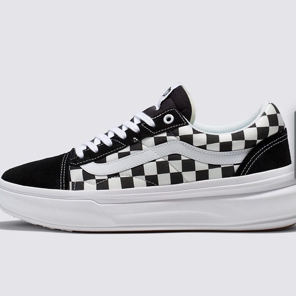 Vans Men’s Old Skool Over
Checkerboard Black/Checker
VN0A7Q5E95Y
Sneakers - Picture 12 of 16
